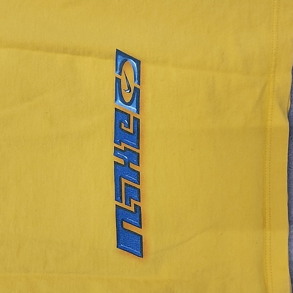 Vintage Nike Tee - Picture 5 of 5